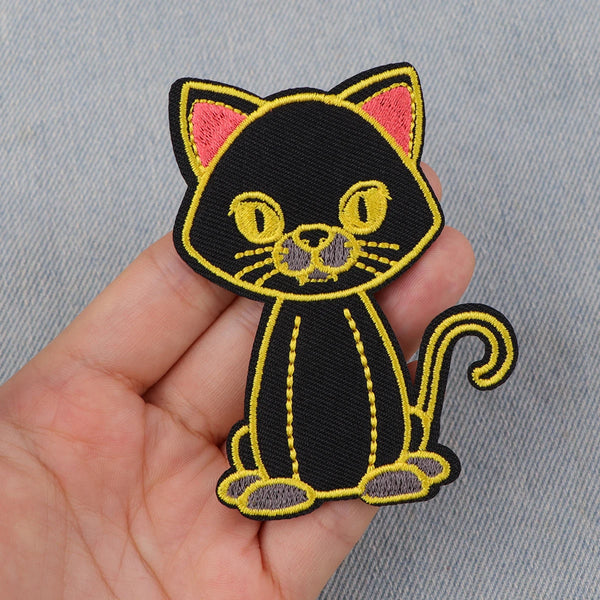 Hocus Pocus 'Black Cat | Sitting' Embroidered Patch