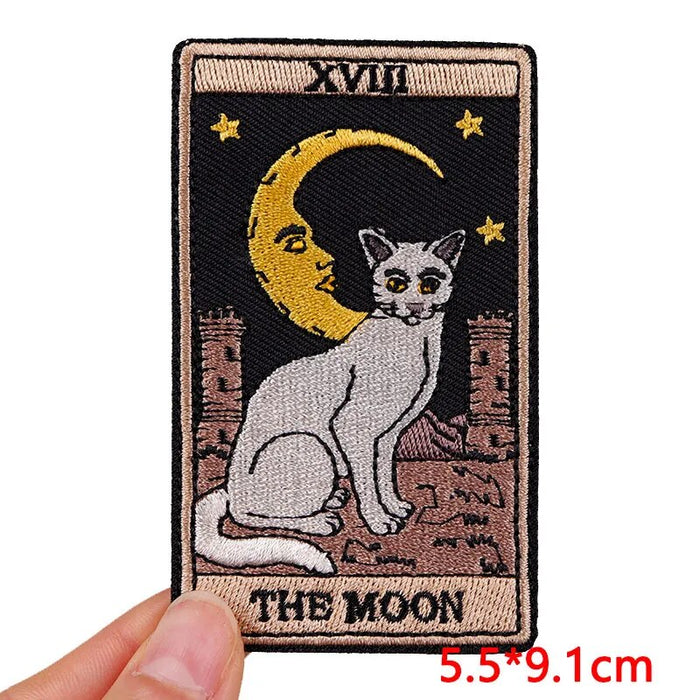 Tarot Card 'The Moon | White Cat' Embroidered Patch