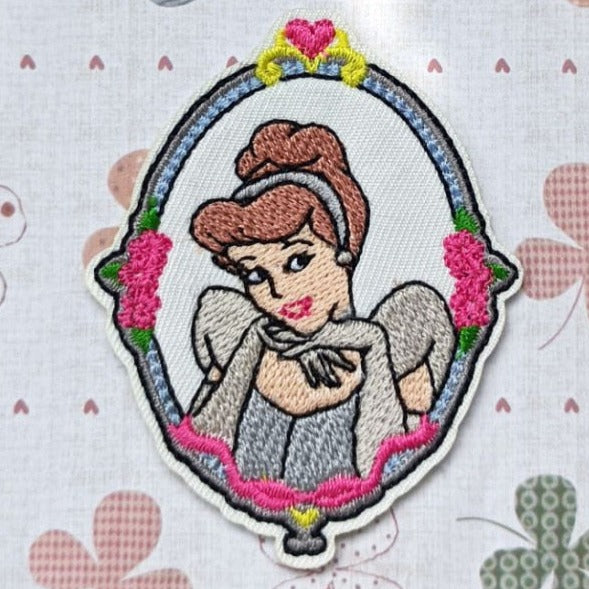 Glass Slipper 'Ella | Round Mirror' Embroidered Patch