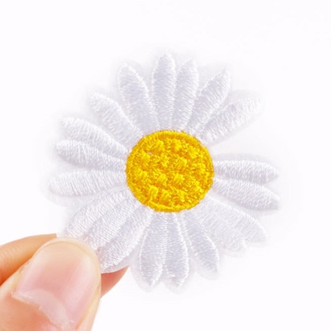 Cute 'White Daisy' Embroidered Patch
